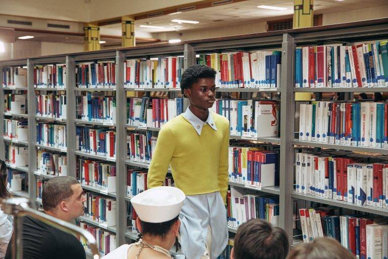 Le rêve éveillé de Sean Suen prend place dans les allées de la bibliothèque Cujas