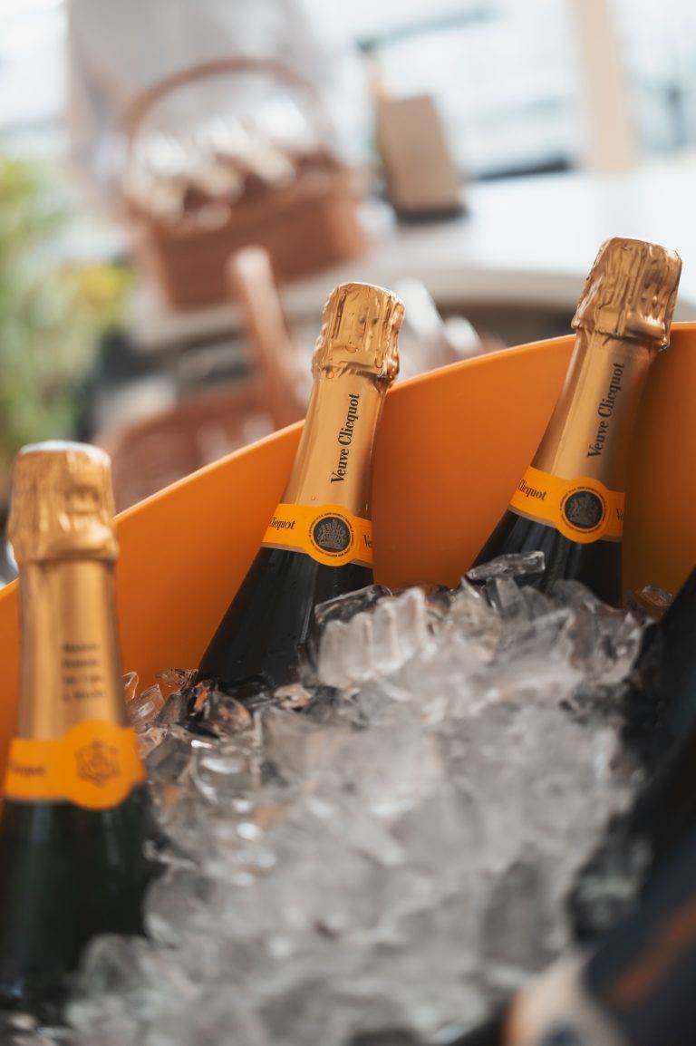 Veuve Clicquot fête l’été avec un picnic sur la terrasse du Printemps