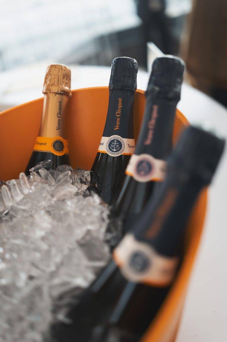 Veuve Clicquot fête l’été avec un picnic sur la terrasse du Printemps
