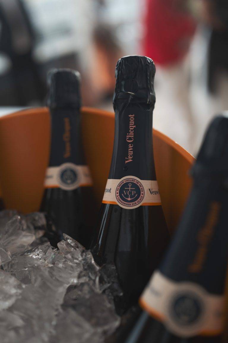 Veuve Clicquot fête l’été avec un picnic sur la terrasse du Printemps