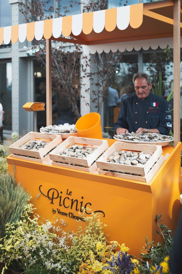 Veuve Clicquot fête l’été avec un picnic sur la terrasse du Printemps