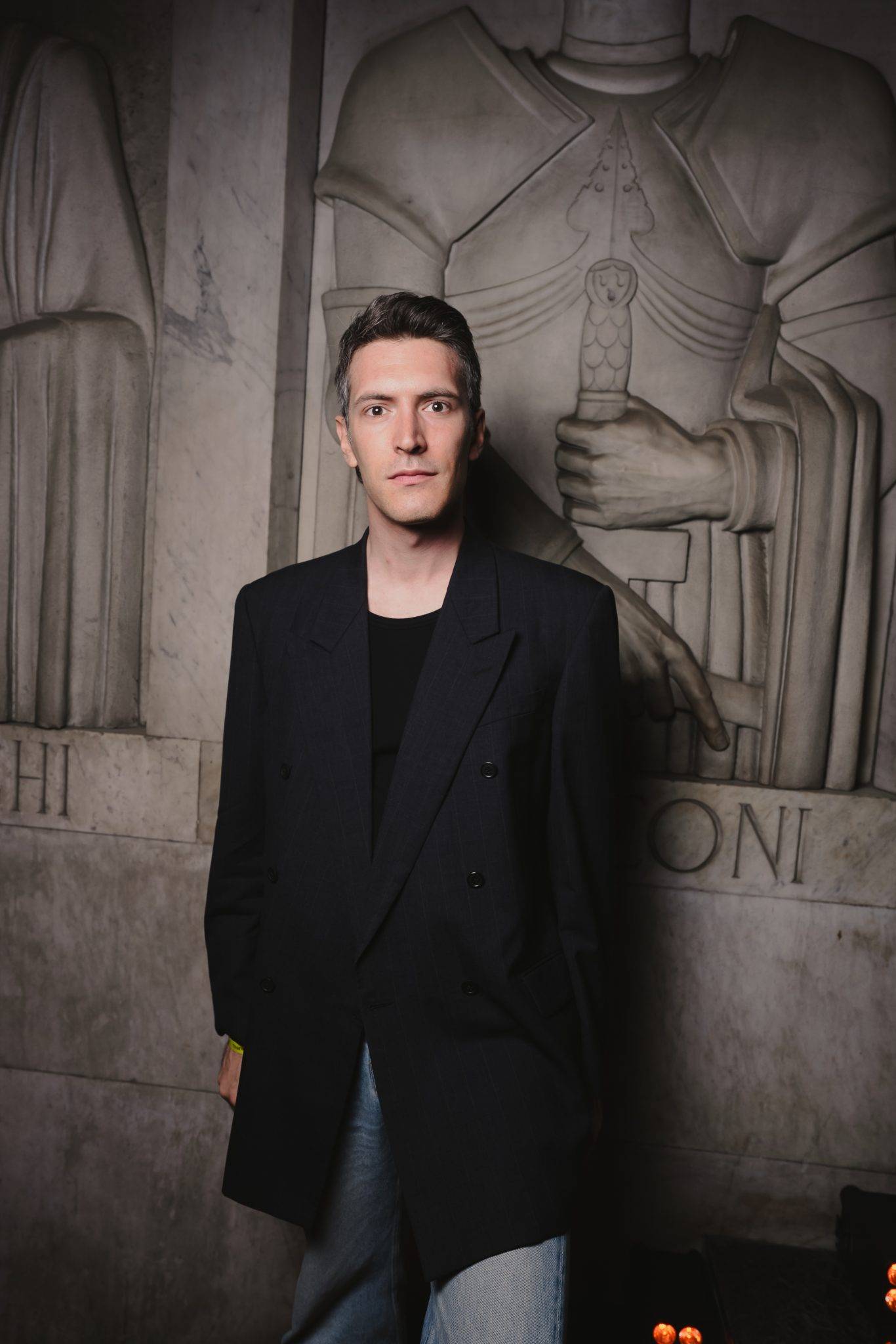  - Maurizio Cattelan a Bergamo e il quarto ciclo della « Biennale delle Orobie »