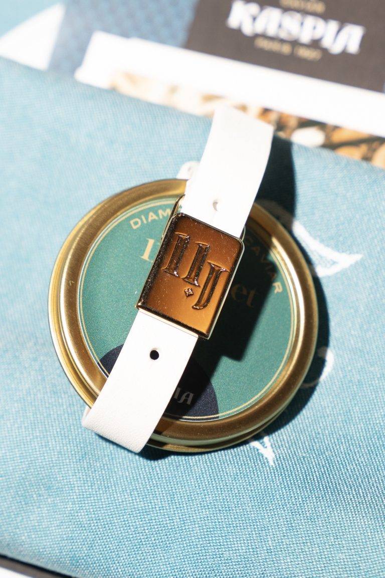 11 Juillet fait ses débuts à Paris pendant la Haute Couture