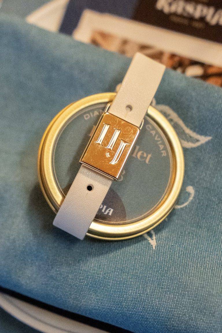 11 Juillet fait ses débuts à Paris pendant la Haute Couture