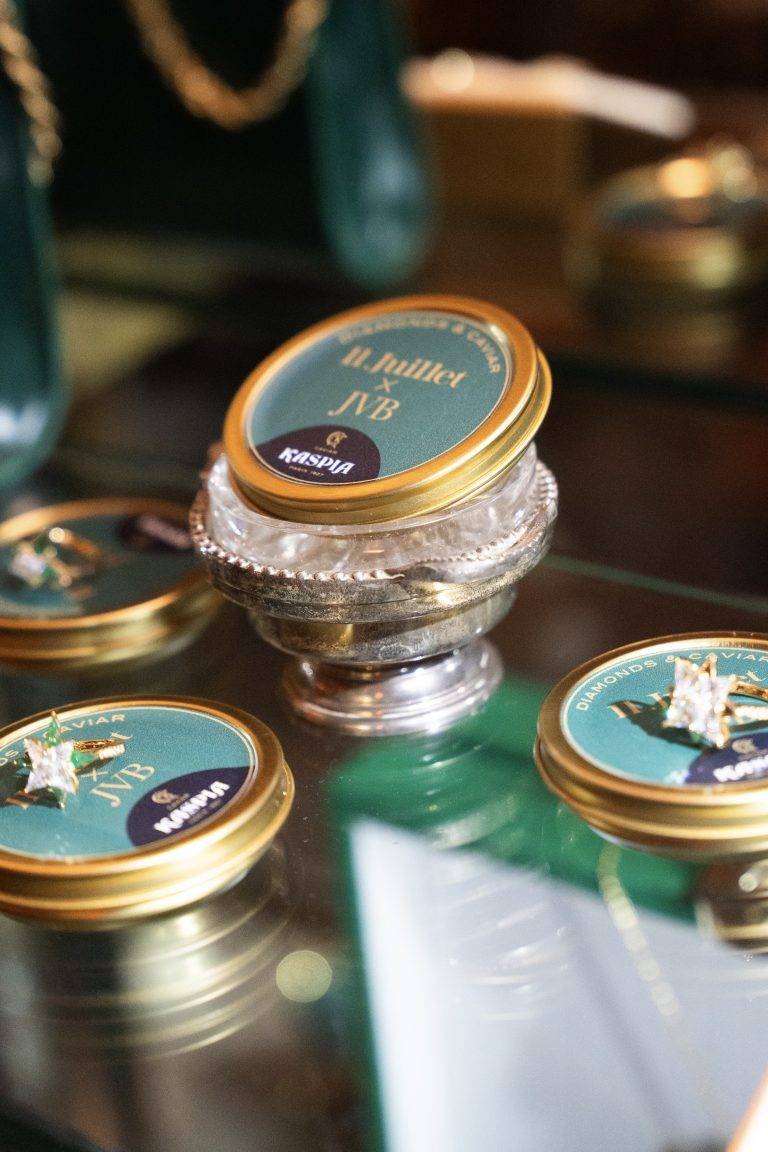 11 Juillet fait ses débuts à Paris pendant la Haute Couture