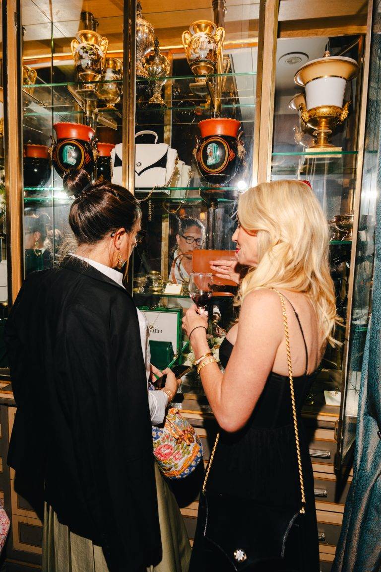 11 Juillet fait ses débuts à Paris pendant la Haute Couture