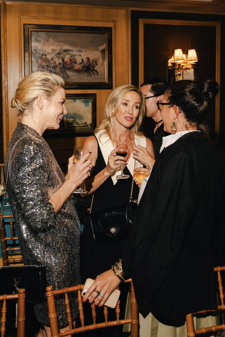  - 11 Juillet fait ses débuts à Paris pendant la Haute Couture