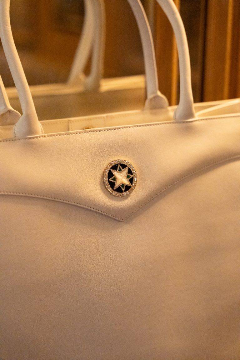 11 Juillet fait ses débuts à Paris pendant la Haute Couture