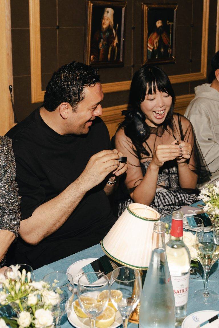  - 11 Juillet fait ses débuts à Paris pendant la Haute Couture