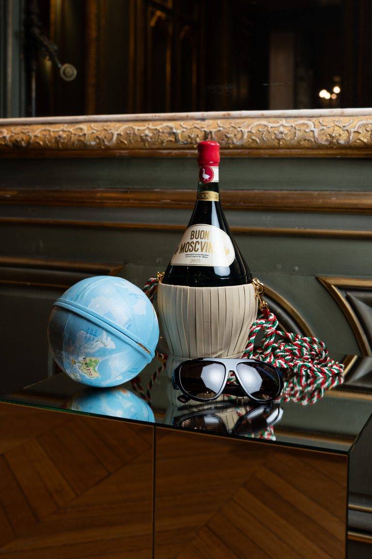 Moschino svela la nuova collezione eyewear durante la Paris Haute Couture Week