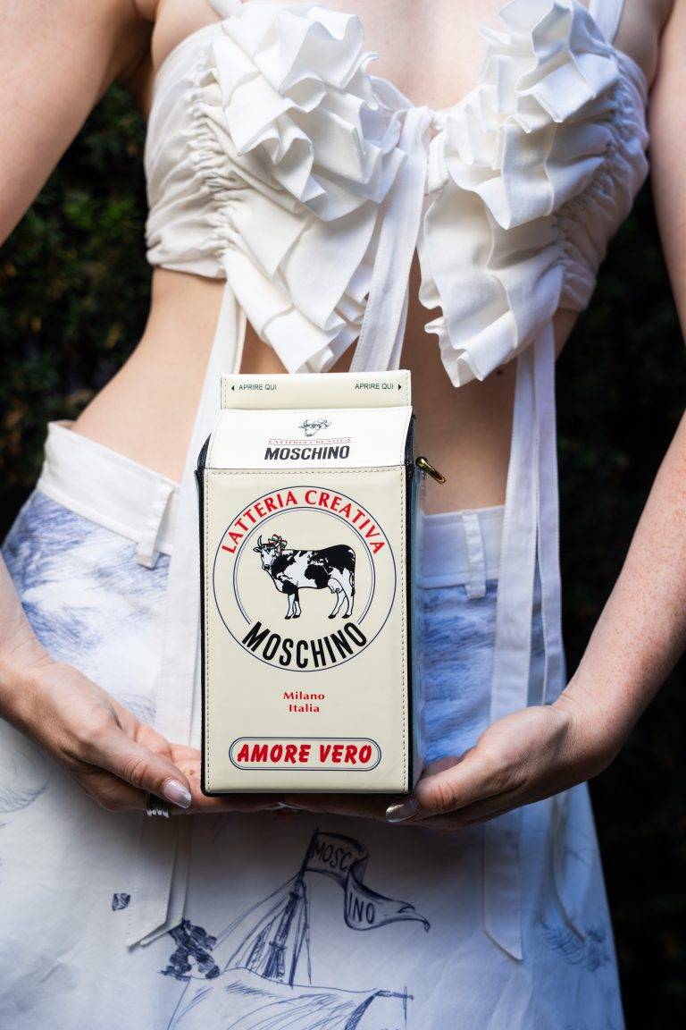 Moschino svela la nuova collezione eyewear durante la Paris Haute Couture Week