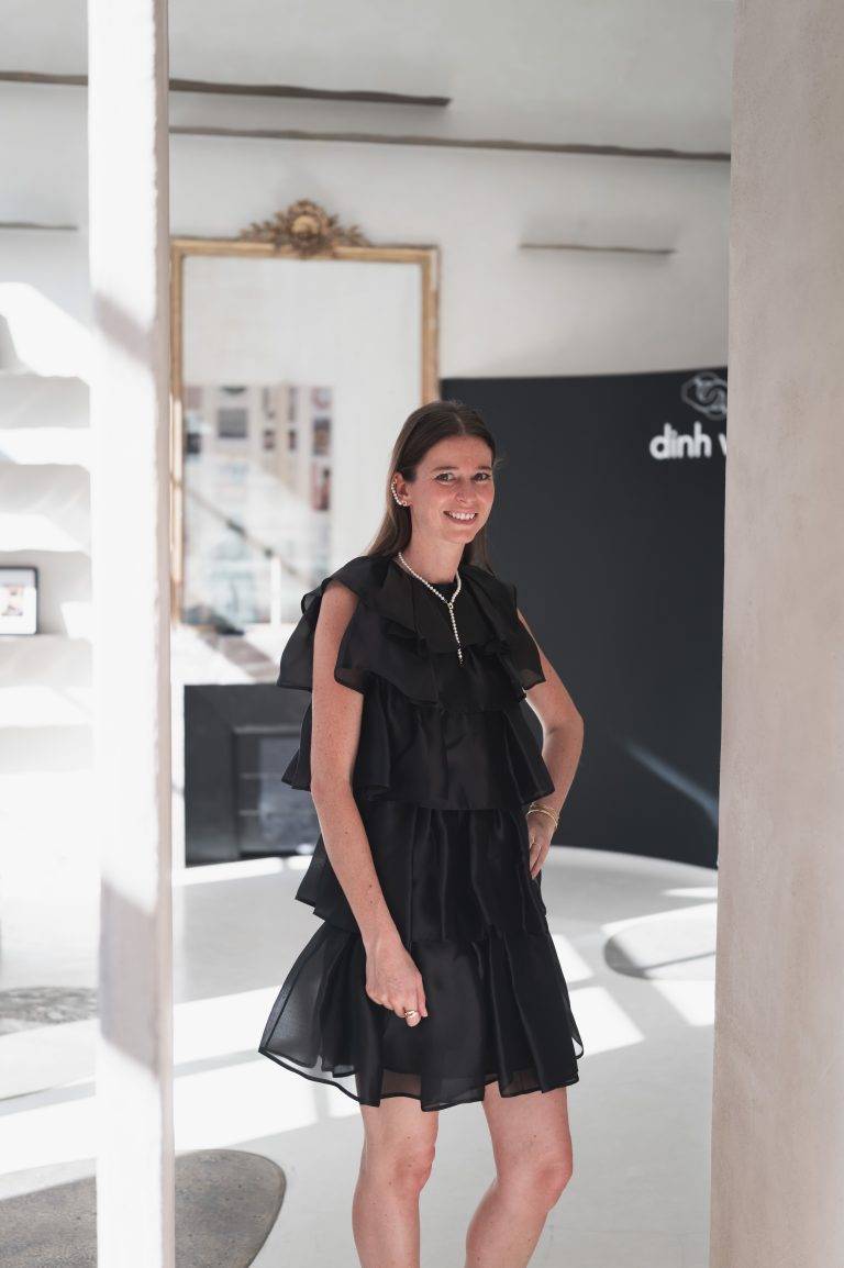  - dinh van célèbre sa collection Menottes perles à l’occasion d’une Garden Party chez Amélie Maison d’Art