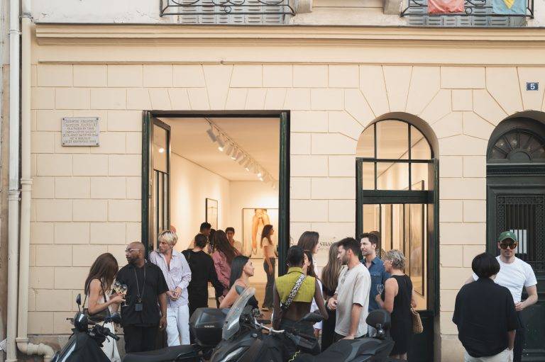 L’immense Elfie Semotan enfin exposée à Paris par la galerie Bastian