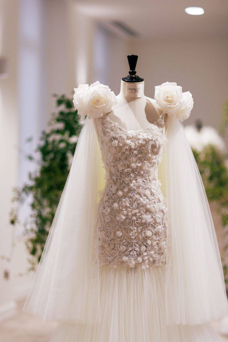 Nommé Officier, Giambattista Valli dévoile sa collection Haute Couture N°29