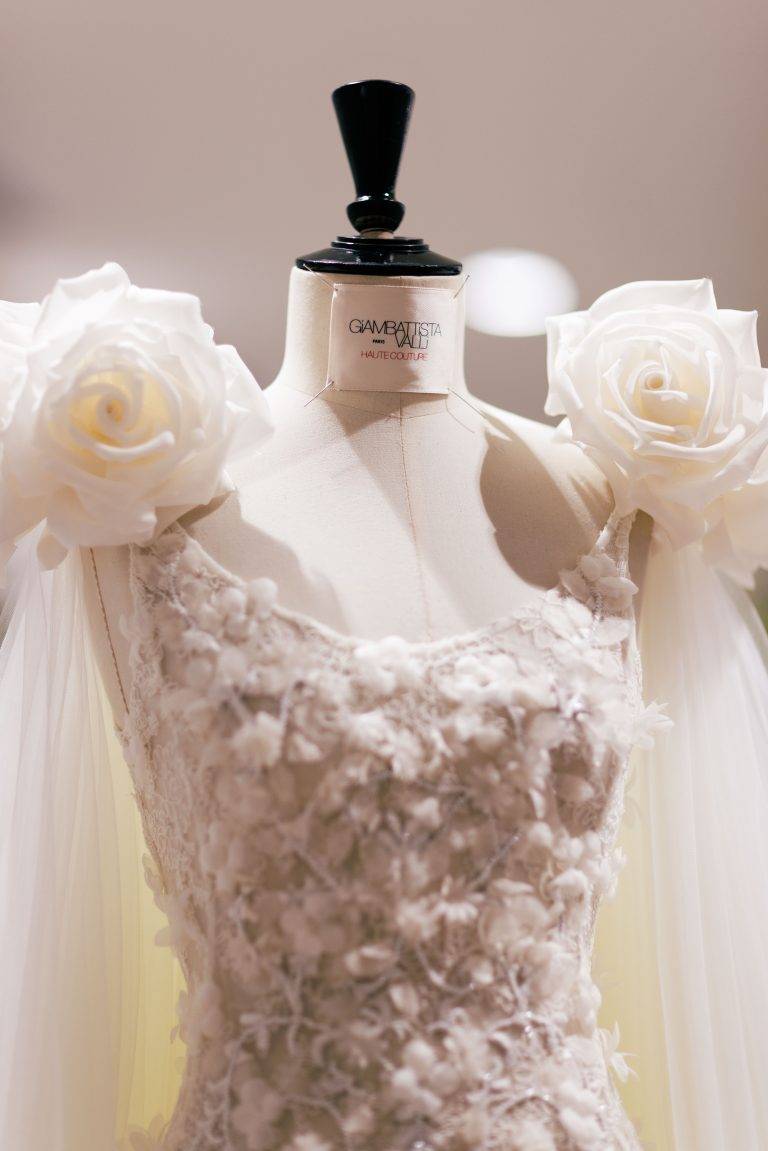 Nommé Officier, Giambattista Valli dévoile sa collection Haute Couture N°29