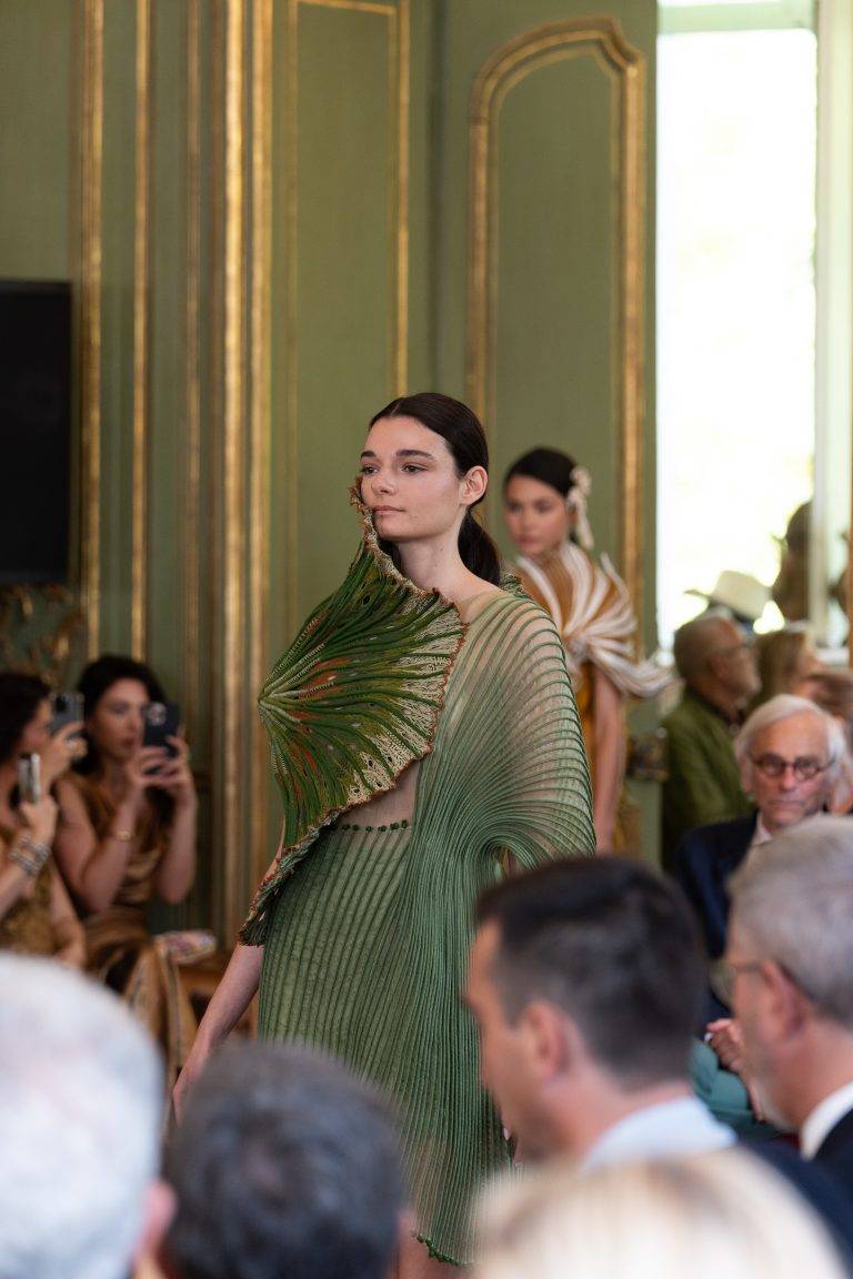 Les silhouettes fantastiques de Vaishali S Couture s’emparent de la résidence de l’ambassadeur indien à Paris