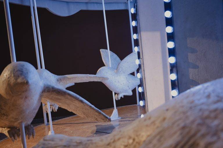 Valerio Berruti a Palazzo Reale: un viaggio tra infanzia, arte monumentale e musica