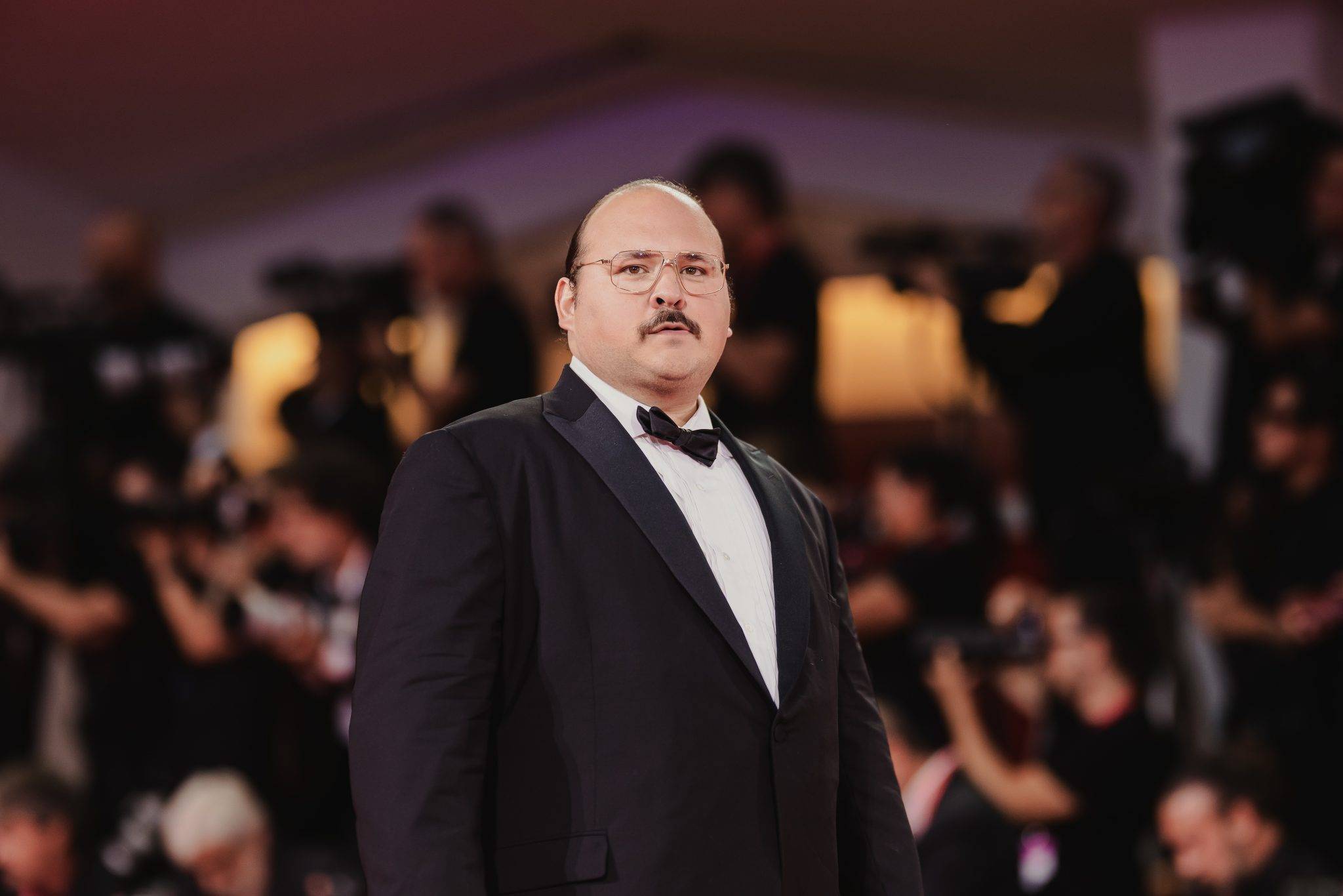  - Rain, Bees and Aliens: Yorgo Lanthimos Returns to Venice with “Bugonia”