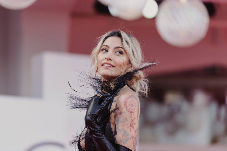  - Frankenstein di Del Toro incanta Venezia 82: un’epopea sull’essere umani