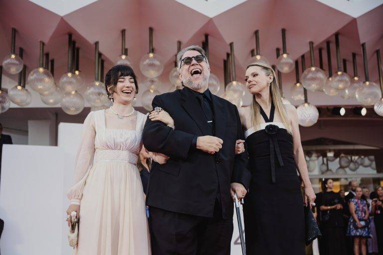  - Frankenstein di Del Toro incanta Venezia 82: un’epopea sull’essere umani