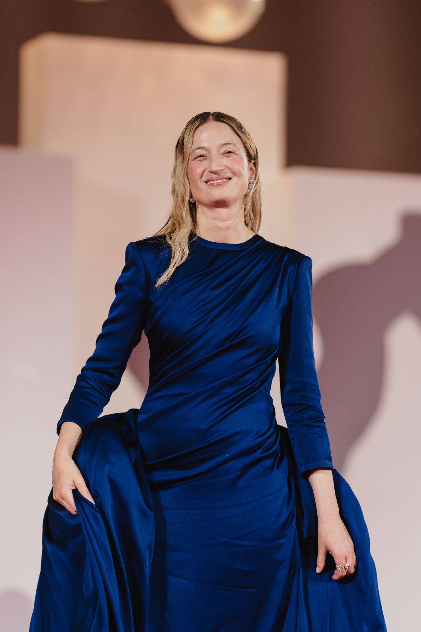  - Clooney Navigates Irony and Melancholy with Grace in “Jay Kelly”