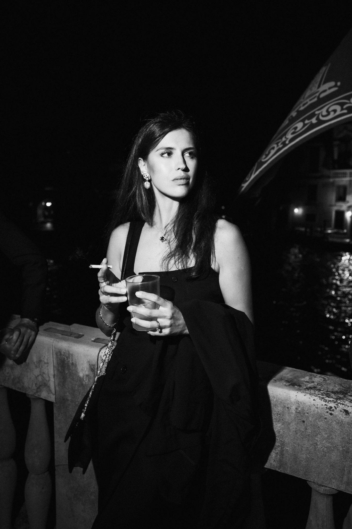  - rideau. clôture la Mostra dans la règle de l’Art