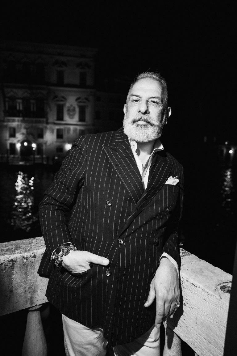  - rideau. clôture la Mostra dans la règle de l’Art