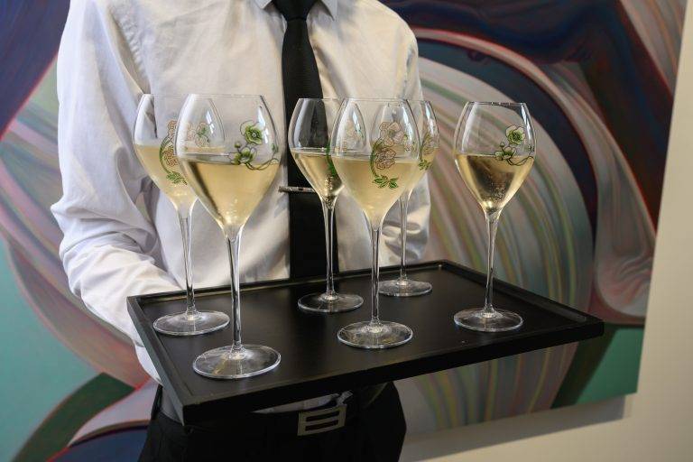 Nina Chanel Abney questionne notre époque à la Galerie Perrotin