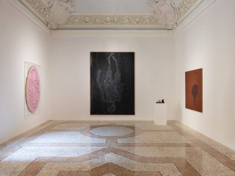 Thaddaeus Ropac fait dialoguer l’oeuvre de Georg Baselitz et Lucio Fontana dans sa nouvelle résidence italienne