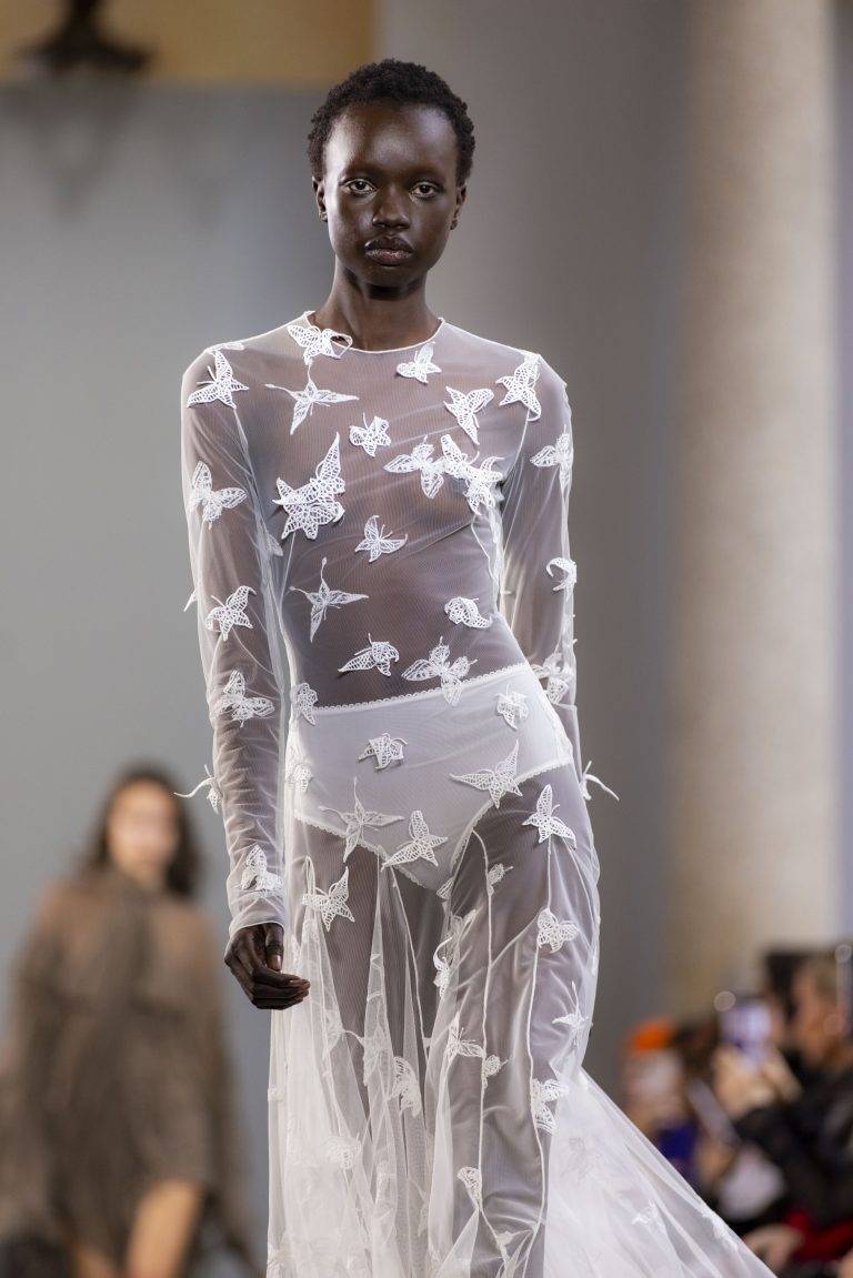 Blumarine: il volo di una farfalla nera