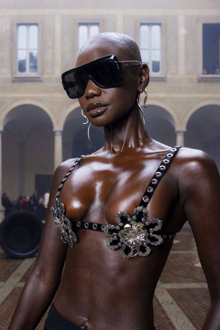  - Blumarine: il volo di una farfalla nera