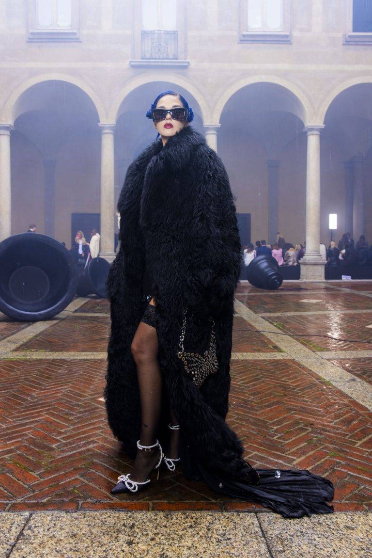  - Blumarine: il volo di una farfalla nera