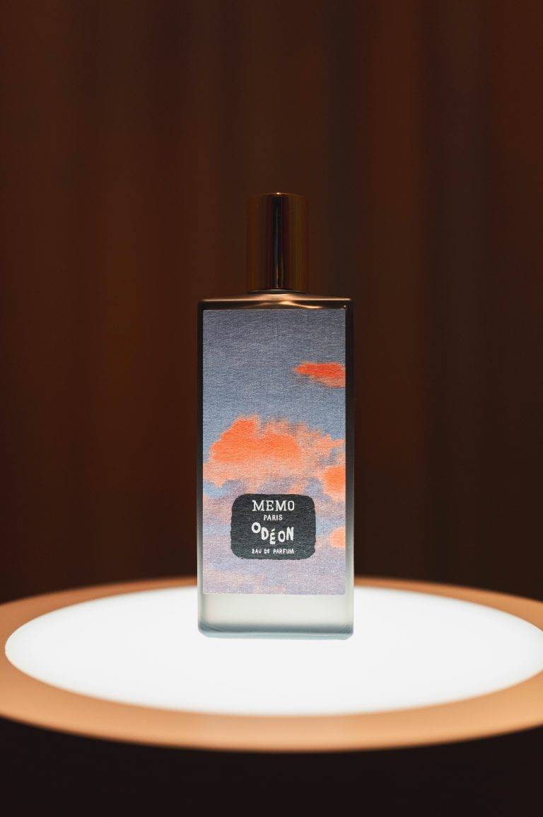 Les dessins délicats de Jean Jullien illuminent le parfum Odéon de MEMO