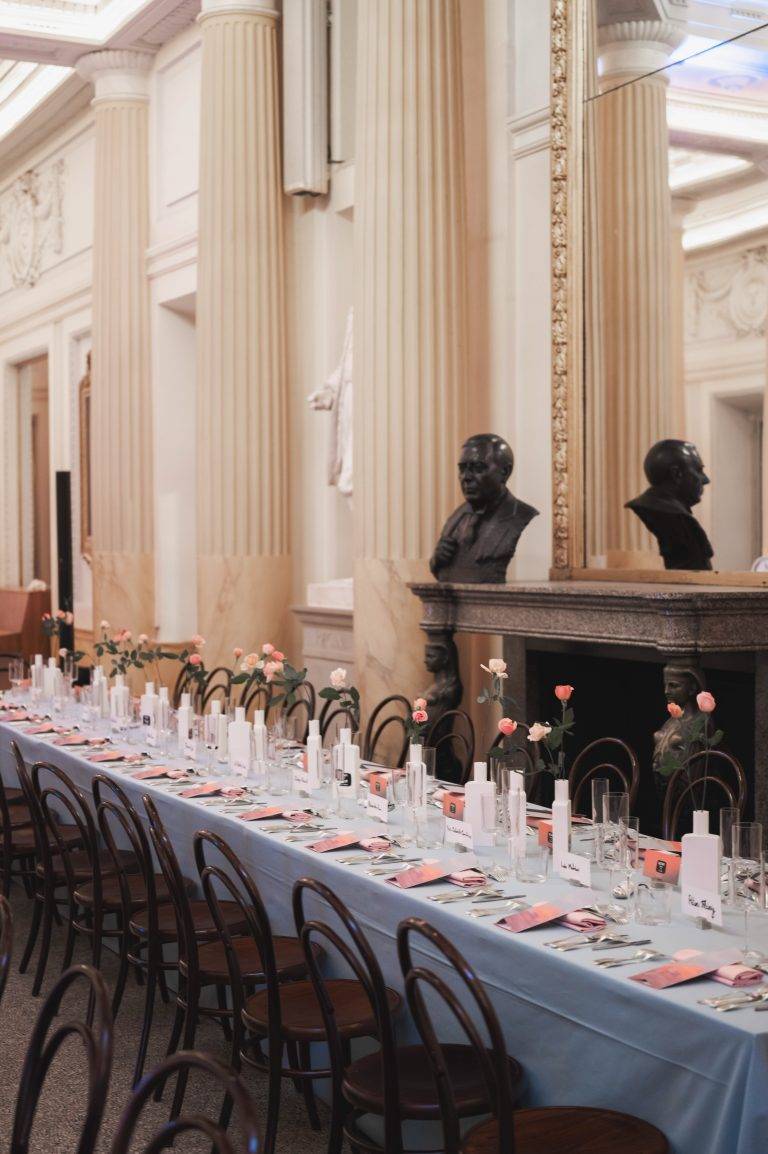 Les dessins délicats de Jean Jullien illuminent le parfum Odéon de MEMO