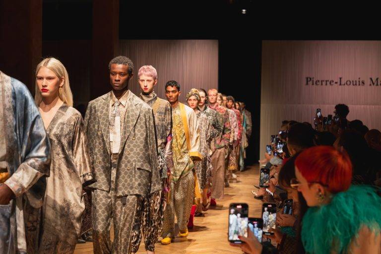 Mix di realtà e illusione sulla passerella di Pierre-Louis Mascia