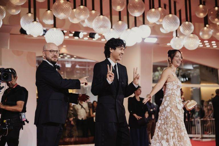  - Venezia 82 applaude Van Sant: stile e tensione sul tappeto rosso di Dead Man’s Wire