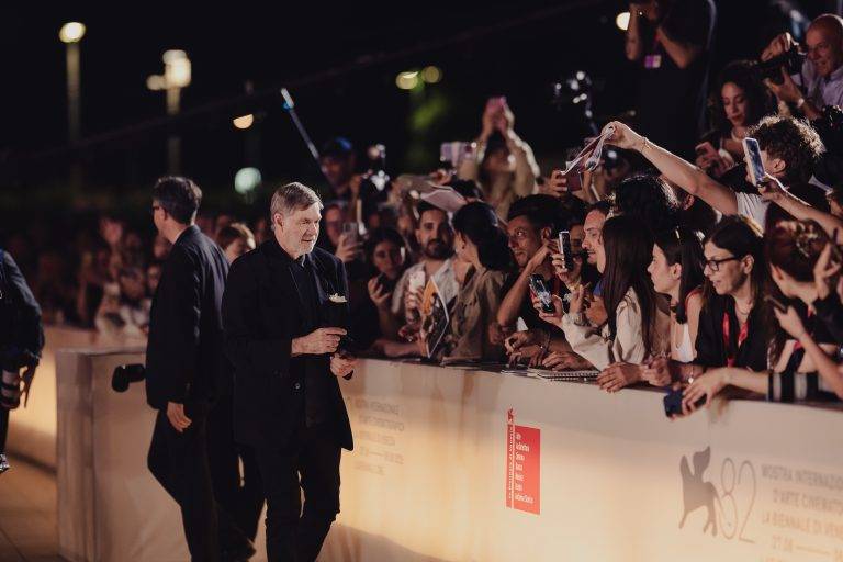  - Venezia 82 applaude Van Sant: stile e tensione sul tappeto rosso di Dead Man’s Wire