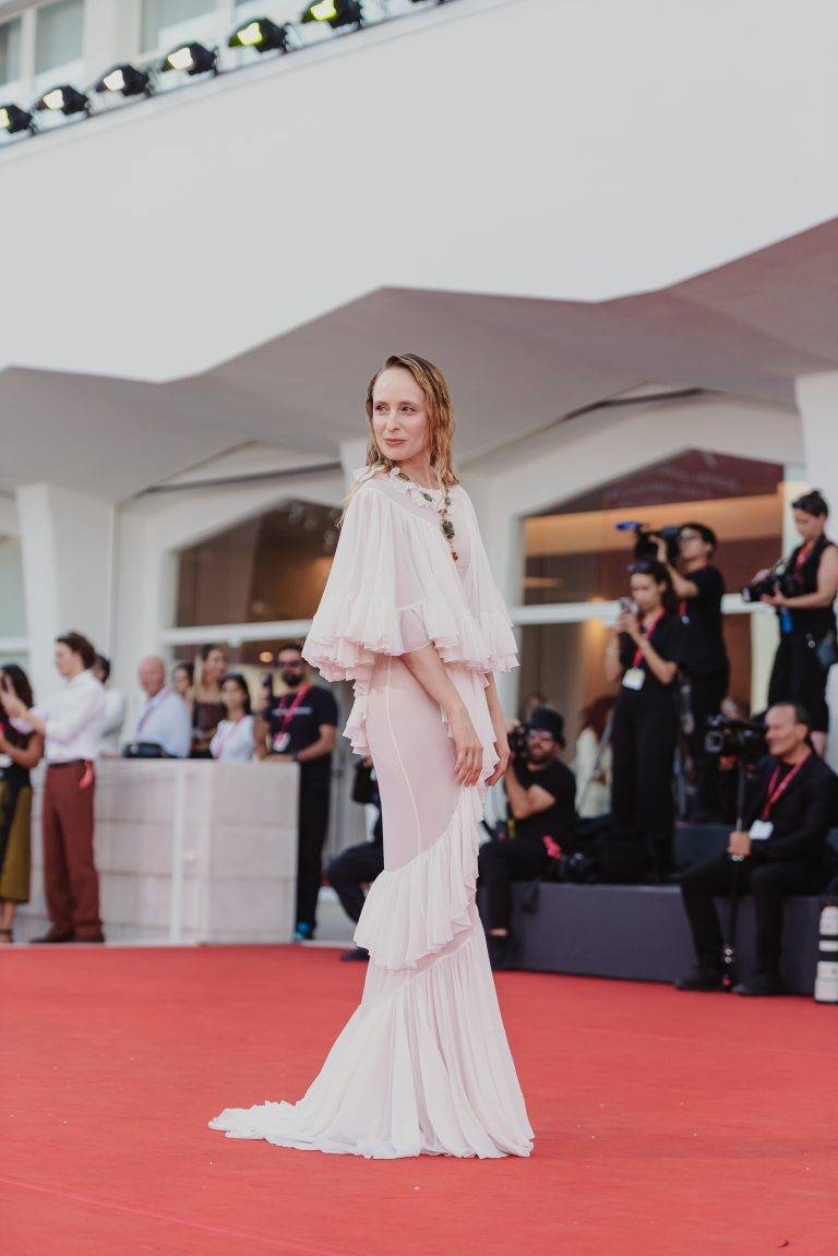  - Duse a Venezia 82: il red carpet diventa teatro e la diva rinasce