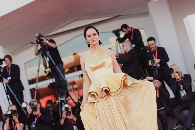  - Duse a Venezia 82: il red carpet diventa teatro e la diva rinasce