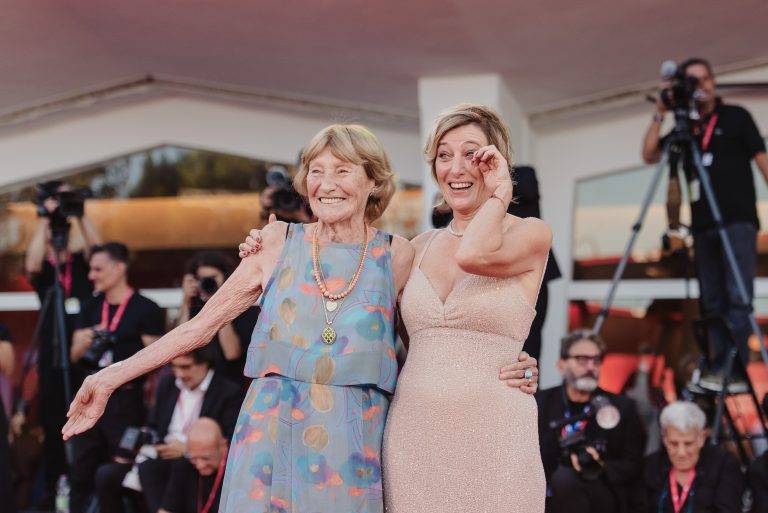  - Duse a Venezia 82: il red carpet diventa teatro e la diva rinasce