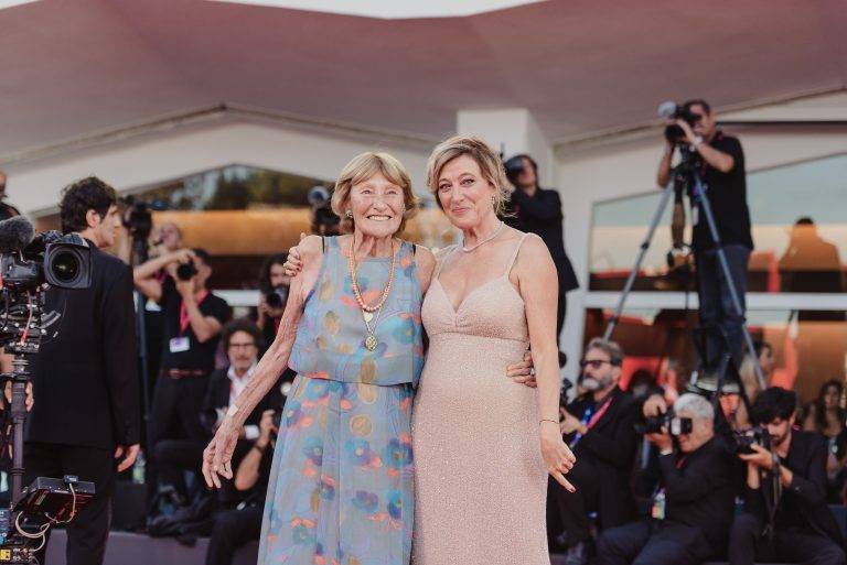  - Duse a Venezia 82: il red carpet diventa teatro e la diva rinasce