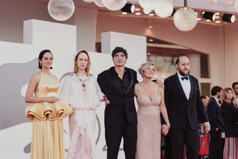  - Duse a Venezia 82: il red carpet diventa teatro e la diva rinasce