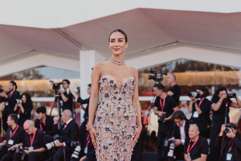  - Duse a Venezia 82: il red carpet diventa teatro e la diva rinasce