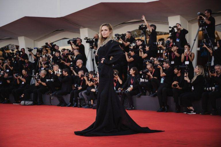  - Red carpet esplosivo: Kathryn Bigelow torna a Venezia con House of Dynamite