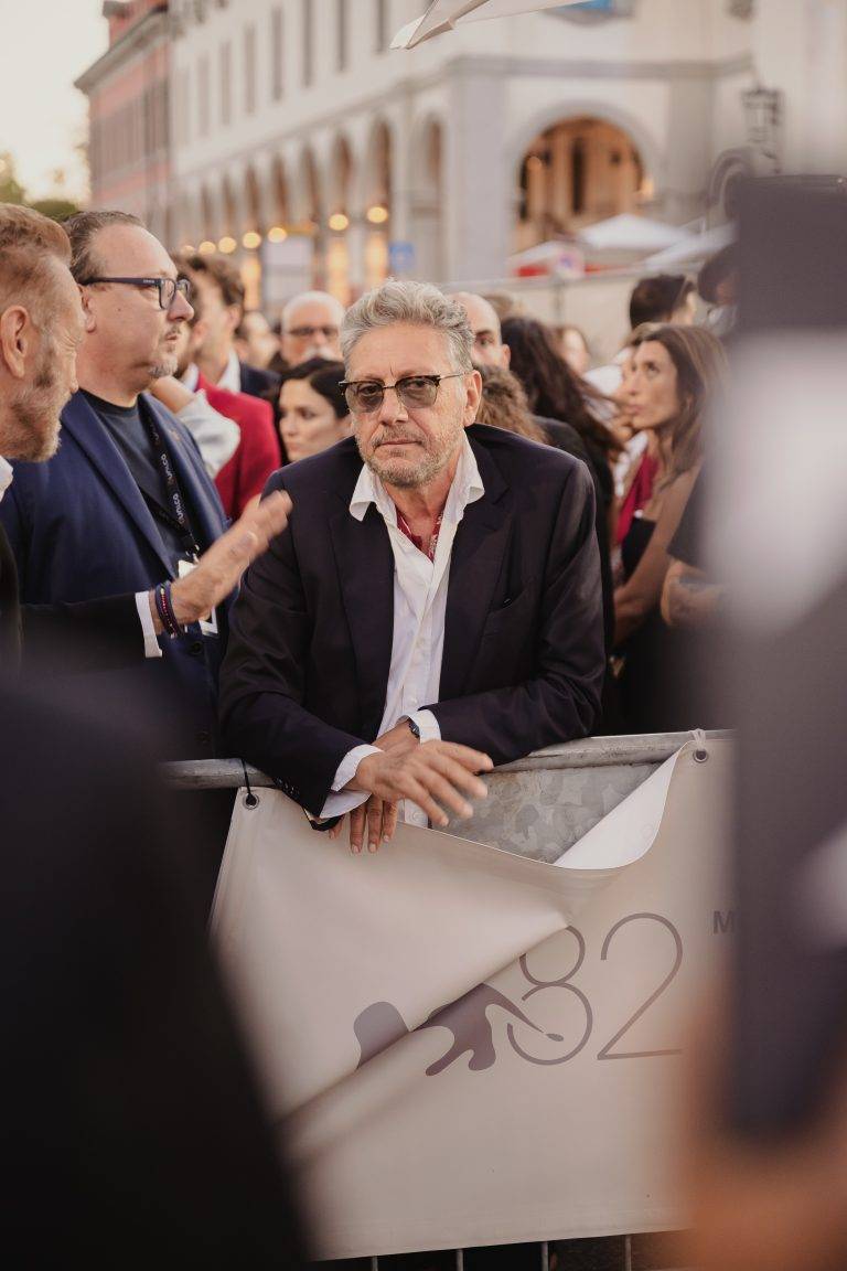  - Non il solito red carpet: il vero film di Venezia è dietro le quinte