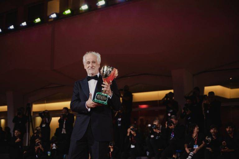  - Jarmusch Leone d’Oro e Servillo in trionfo: si chiude Venezia 82
