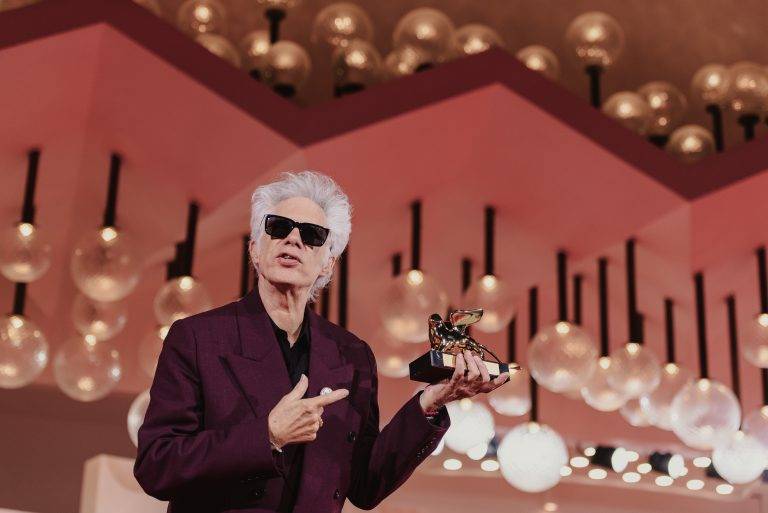 - Jarmusch Leone d’Oro e Servillo in trionfo: si chiude Venezia 82
