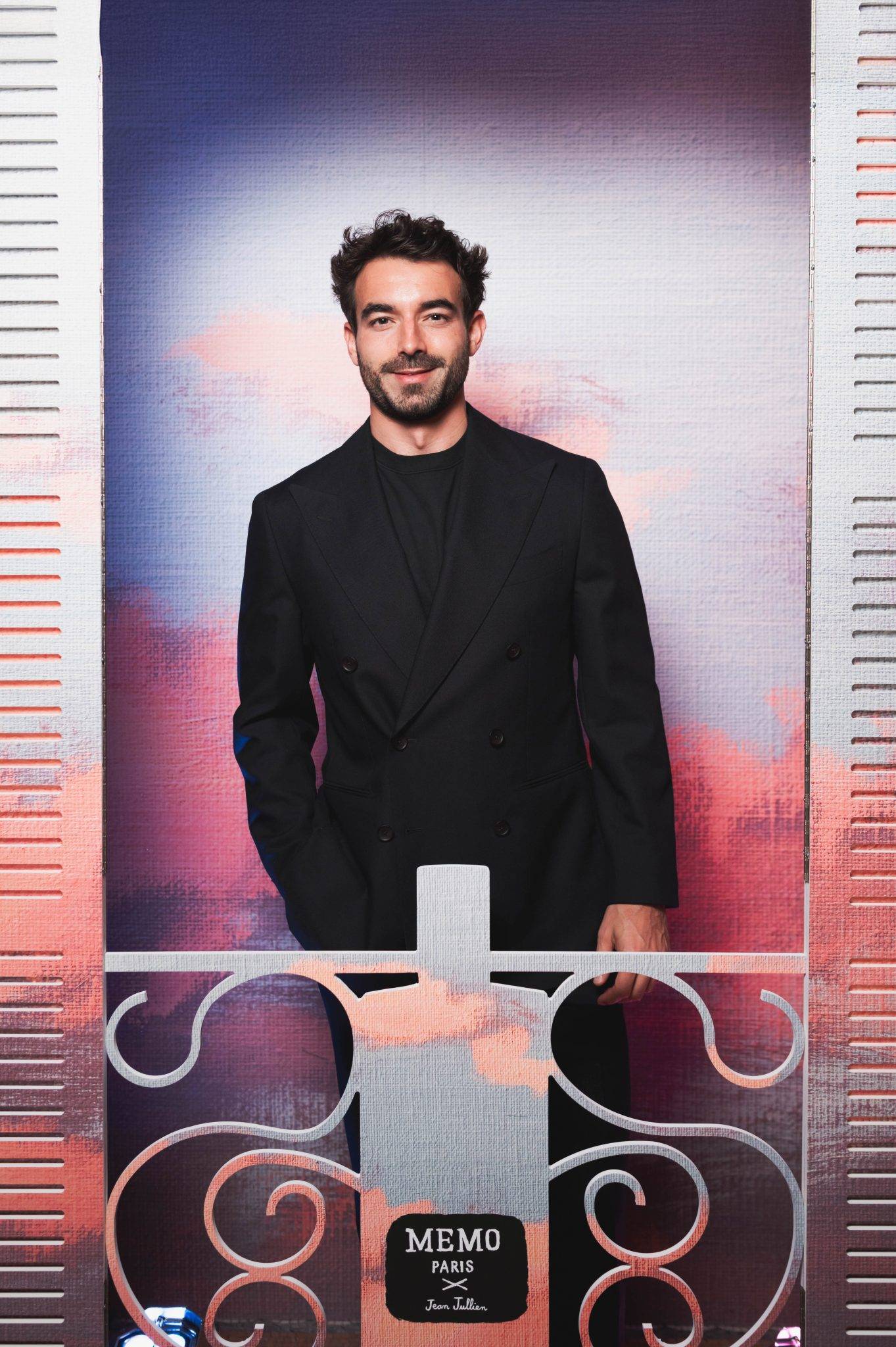  - Les dessins délicats de Jean Jullien illuminent le parfum Odéon de MEMO