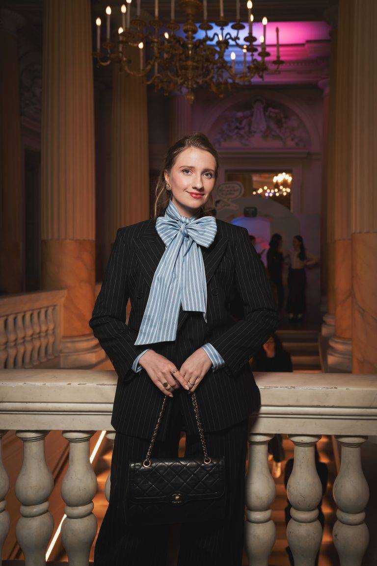  - Les dessins délicats de Jean Jullien illuminent le parfum Odéon de MEMO