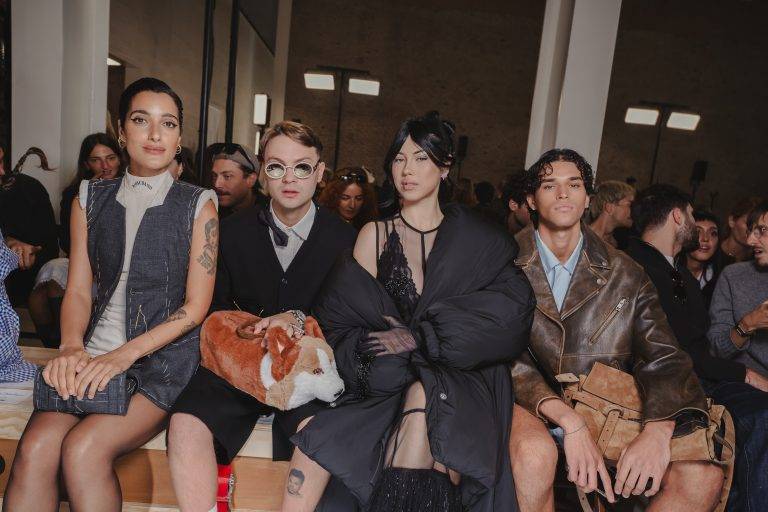  - L’arte dell’upcycling trionfa sulla passerella di Moschino